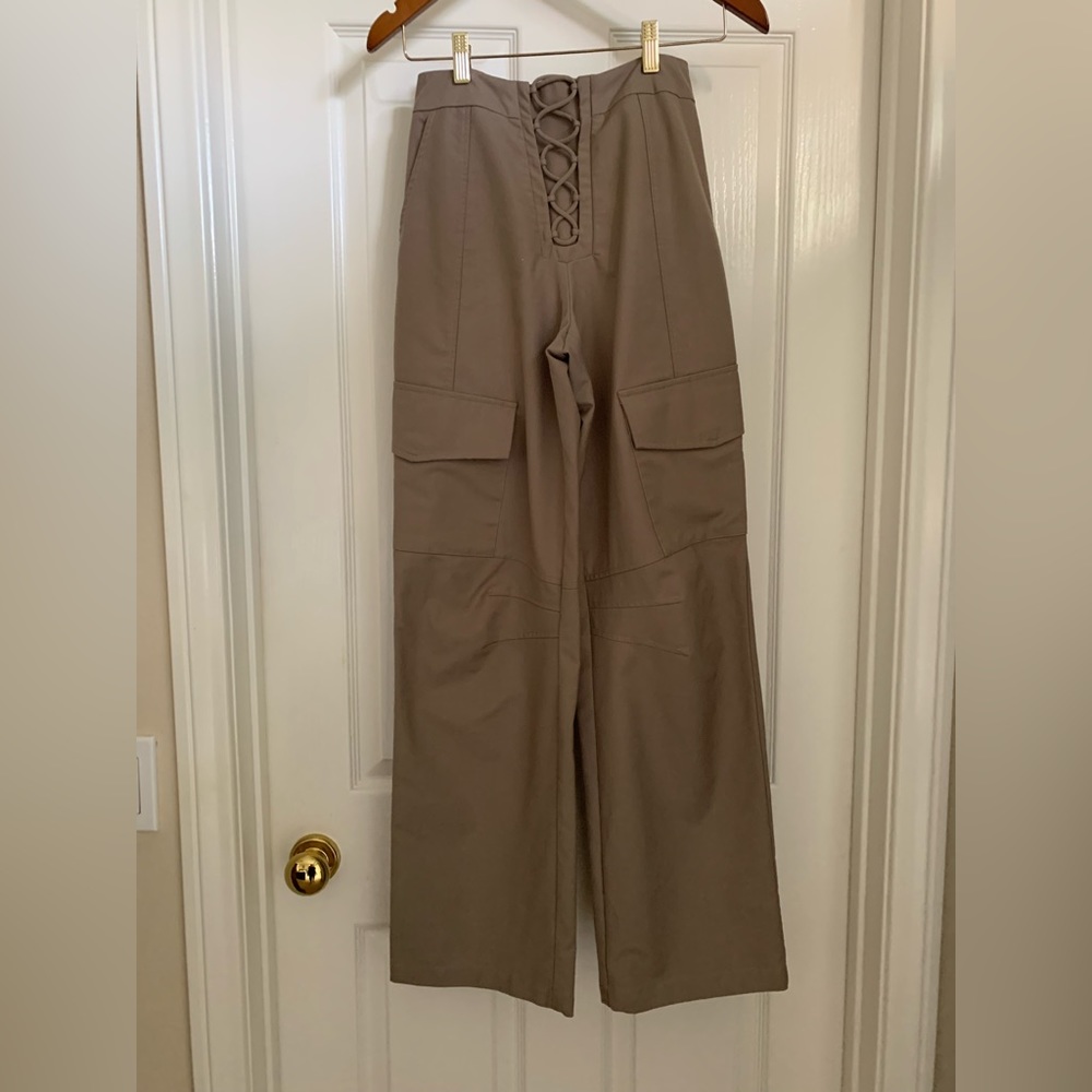 Dyln woman’s pants.